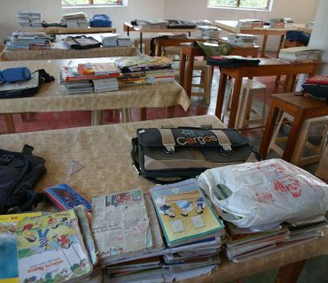 Im Unterrichtsraum können die Kinder nach der Schule ihre Hausaufgaben erledigen.